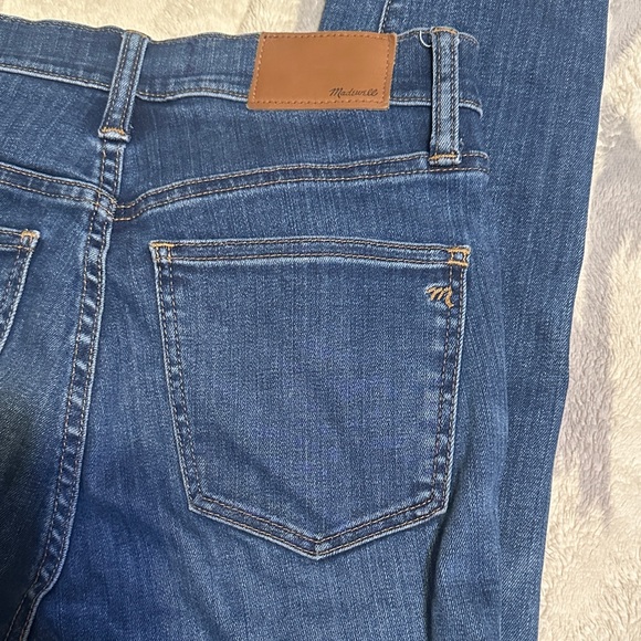 A95.  Madewell Dark Blue Ankle Jeans size 25 T - Picture 2 of 10